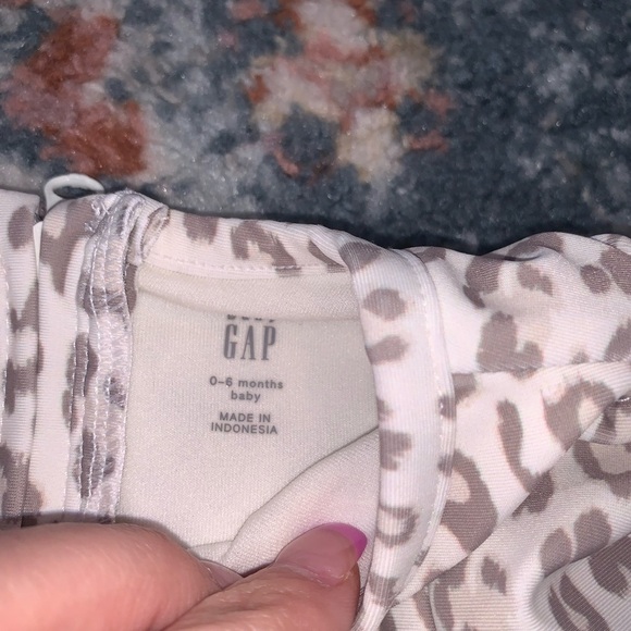 Old Navy Baby Girl Leopard Print Purple Polka Dot Swimsuit Size 0-3 & 0-6 MOS - Picture 4 of 7